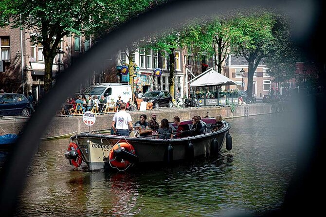 Guided Amsterdam Canal Cruise – Snacks & Drinks on board(1 Hour) - The grand Herengracht and Amsterdam’s best bridges