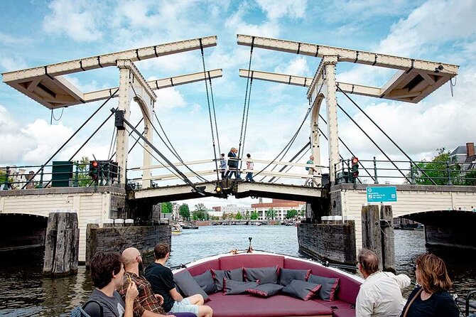 Guided Amsterdam Canal Cruise – Snacks & Drinks on board(1 Hour) - What the guide adds to the ride