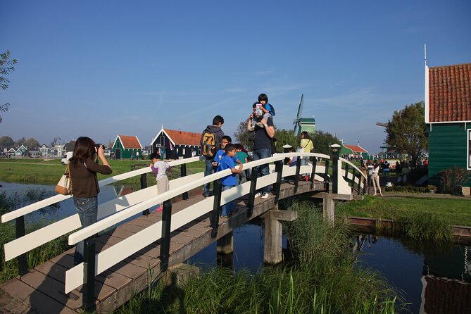 Guided Day Trip - Volendam, Zaanse Schans, Marken & Edam - Volendam: harbor views, food, and free time