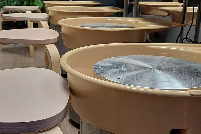 Guided Pottery Workshop on a Turntable in Choorstraat - Picking the piece worth finishing