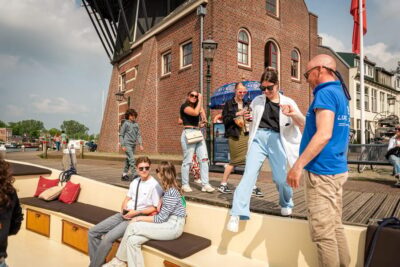 Guided Highlights Canal Cruise on Open Boat