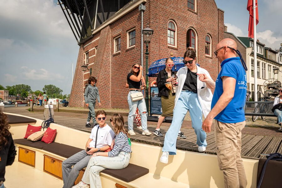 Haarlem: Guided Highlights Canal Cruise on Open Boat - Cruising the Spaarne River for the first 10 minutes