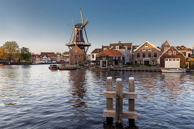 Haarlem Old Town Private Walking Tour - Hofje van Bakenes and the Dutch almshouse tradition