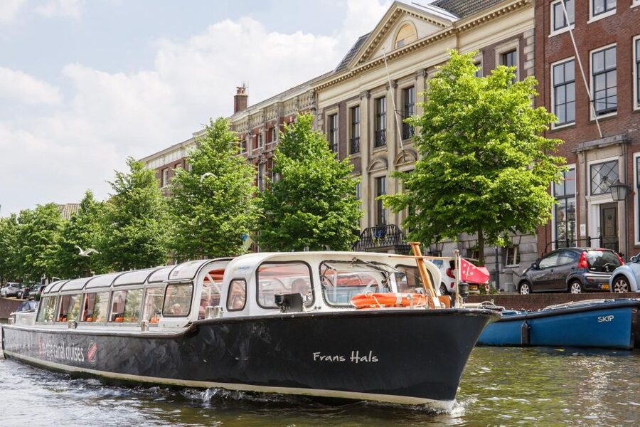 Haarlem: Sightseeing Canal Cruise through the City Center - Key points to know before you book
