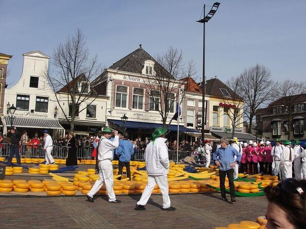 Half-Day Edam and Volendam Private Walking Tour from Amsterdam - Is four hours enough for both towns?