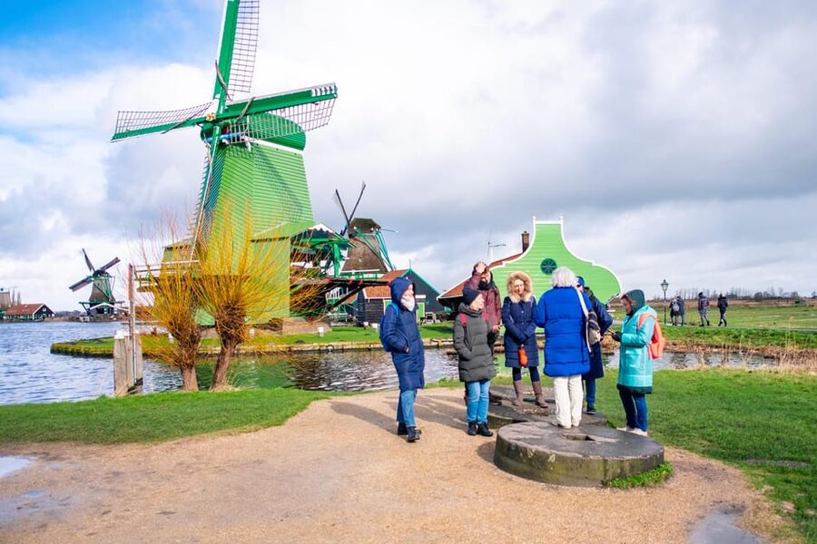 Half-Day Private Guided Sightseeing Tour of Zaanse Schans - A café stop with local snacks