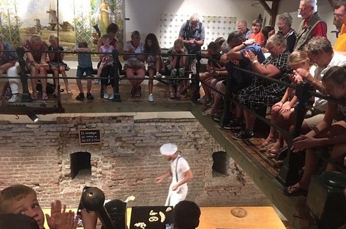 Hattem's Windmills, Bakeries and Ghosts: A Self-Guided Audio Tour - Spending time at the Dutch Bakery Museum
