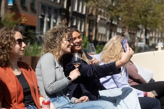 Highlights and Local Insights Canal Cruise Tour in Amsterdam - Why Amsterdam looks different from the water