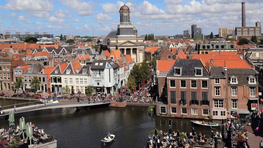 Historical Leiden: Private Walking Tour with a Local Guide - Walking Leiden’s canals and old streets