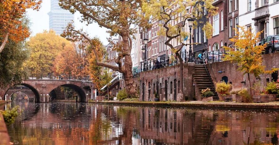 Historical Utrecht: Private Walking Tour with a Local Guide - Old churches, courtyards, and side streets
