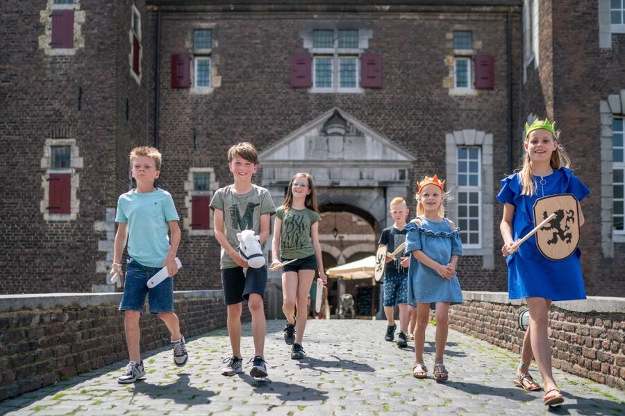 Hoensbroek: Entry Ticket to Hoensbroek Castle - The Discover the Castle Tour for children