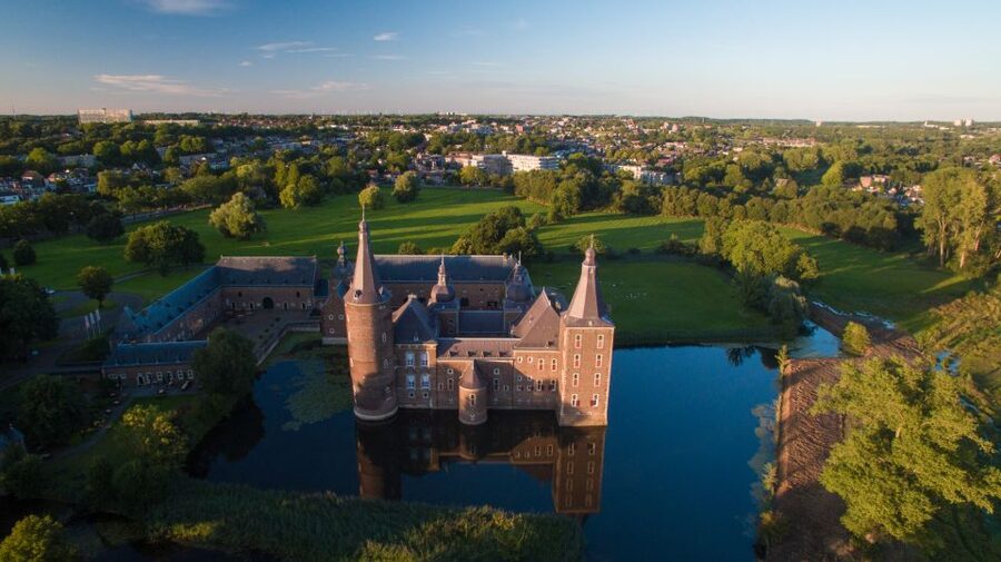 Hoensbroek: Entry Ticket to Hoensbroek Castle - Self-guided freedom, with a clear tradeoff