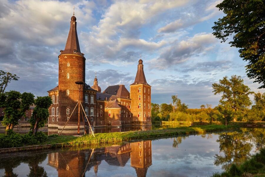 Hoensbroek: Entry Ticket to Hoensbroek Castle - The forty-room route