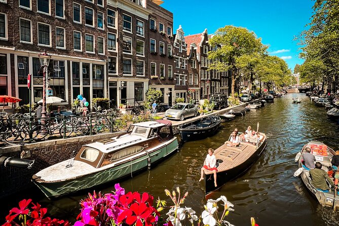 Humans of Amsterdam: Cultural Walking Tour incl. meeting 2 locals - Walking the Canal Belt for a full hour