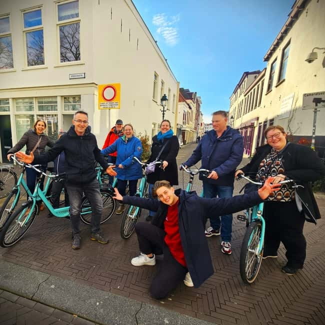 Interactive Safe 2,5hr Bike tour with Entertaining Guide - Why a bike works so well in The Hague