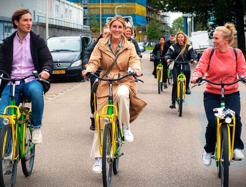 Interactive Safe 2,5hr Bike tour with Entertaining Guide - Bierkade, Chinatown, and the old center
