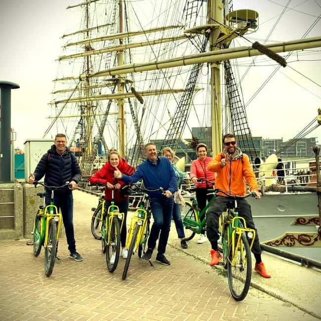 Interactive Safe 2,5hr Bike tour with Entertaining Guide - Binnenhof and the political heart