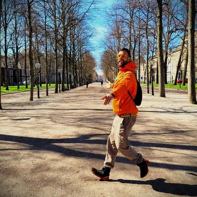 Interactive Safe 2,5hr Bike tour with Entertaining Guide - Starting at Paviljoensgracht