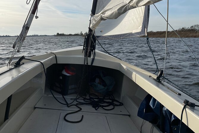 Interactive Sailing Day near Amsterdam - Boarding the 6.2-meter sailboat at De Kaag