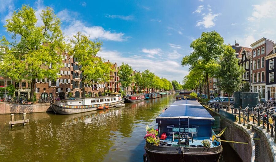 Jordaan, Anne Frank and Leidseplein tour in English - Starting beside Amsterdam Central Station