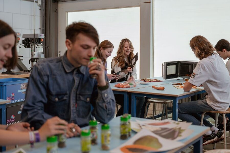 Kerkrade: Discovery Museum Entry Ticket - Watch the Science Theater bring experiments to life