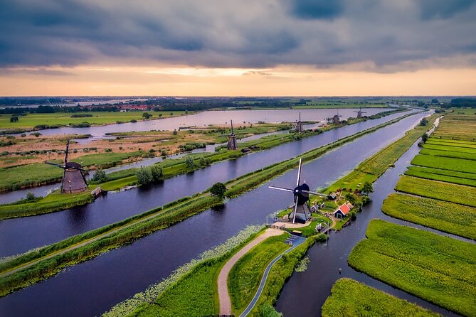 Kinderdijk Windmills and Delft Small-Group Tour from Amsterdam - How the small group changes the experience