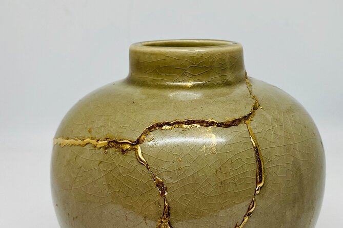 Kintsugi Workshop "The art of Imperfection" - Breaking the plate and making a fresh start