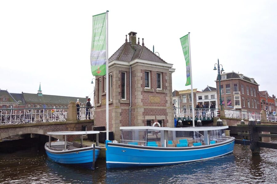 Leiden: Cruise through the Historic City Center with Guide - Why a canal cruise helps you understand Leiden