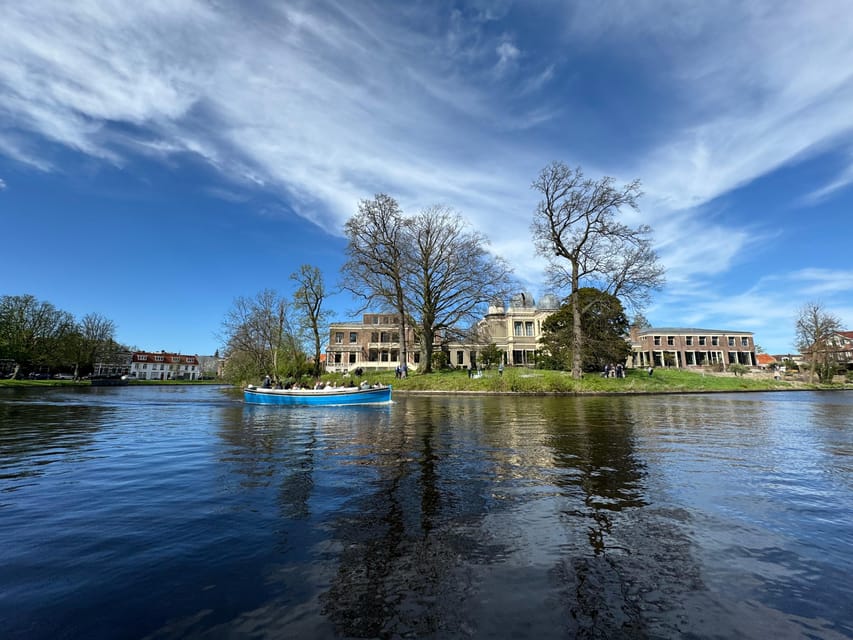 Leiden: Cruise through the Historic City Center with Guide - Bridges, bends, and the central canals