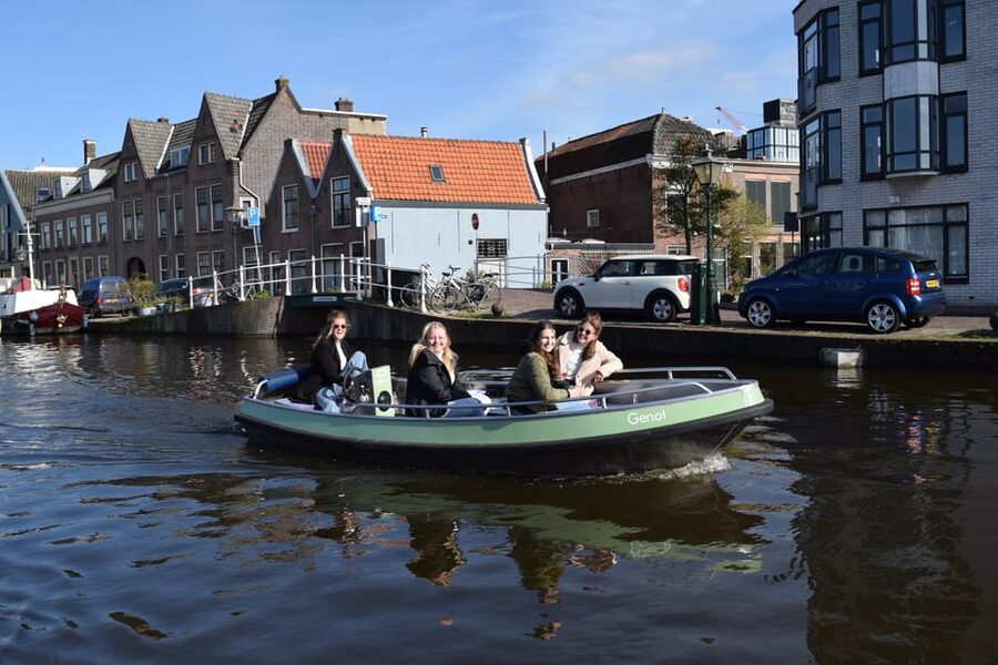 Leiden: Electric Boat Rental - Bringing breakfast, snacks, and drinks