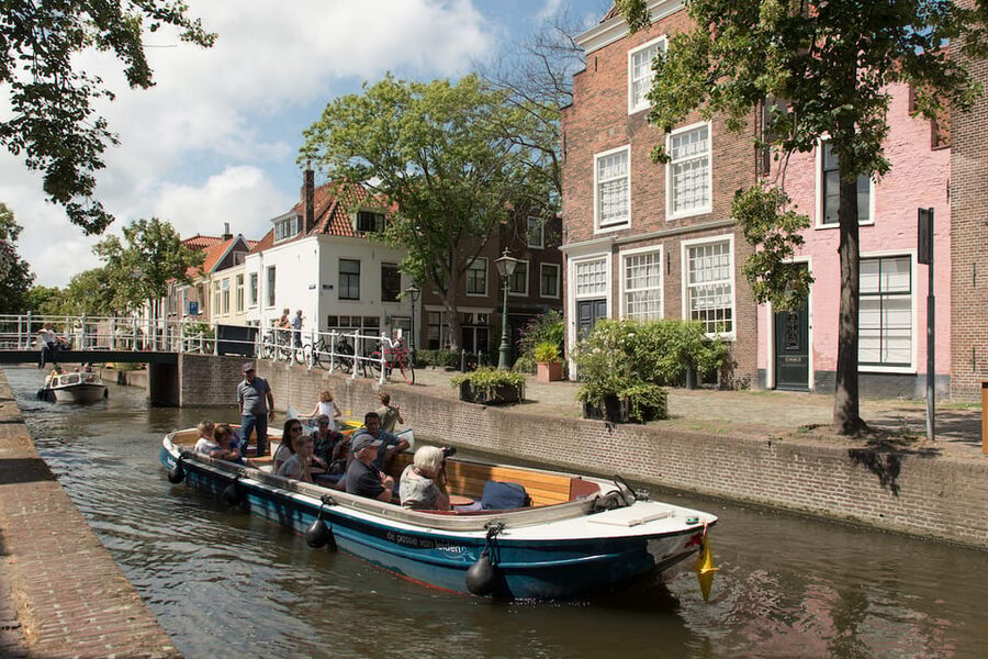Leiden: Guided City Canal Cruise - The guide makes the difference