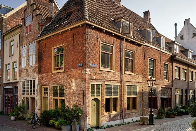 Leiden Tour with Live guide and Visit to Rembrandt's First Studio - Beestenmarkt and the Stadsgehoorzaal