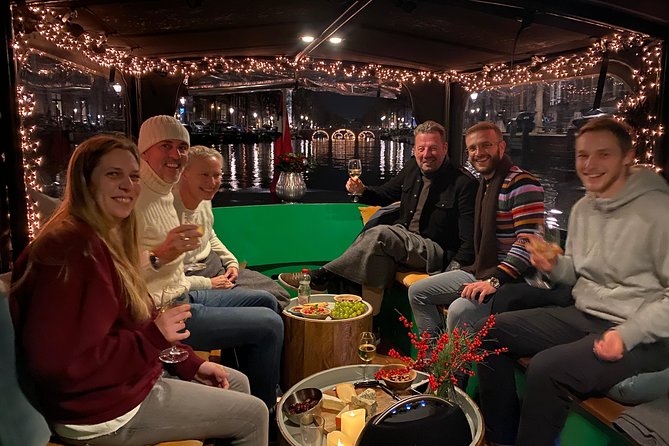 Light Event Amsterdam by small boat, 8 passengers max! You won't find any better - Drinks, bitterballen, and the winter mood