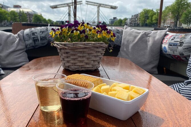 Luxury Amsterdam Canal Cruise – Unlimited Cocktails Included (1H) - Starting in the oldest part of Amsterdam