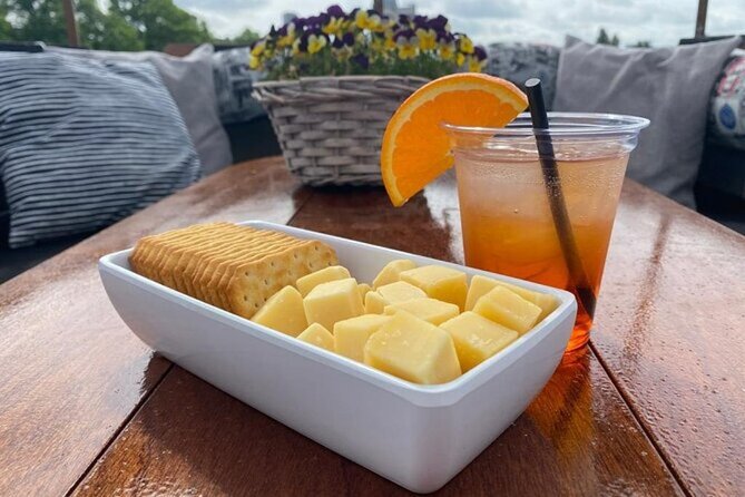 Luxury Amsterdam Canal Cruise – Unlimited Cocktails Included (1H) - Crew, comfort, and group size