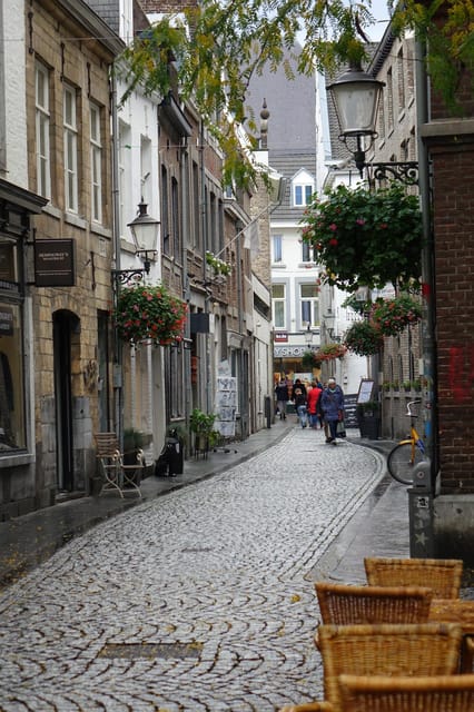 Maastricht: Day trip from Amsterdam with 3 country point - Key points at a glance