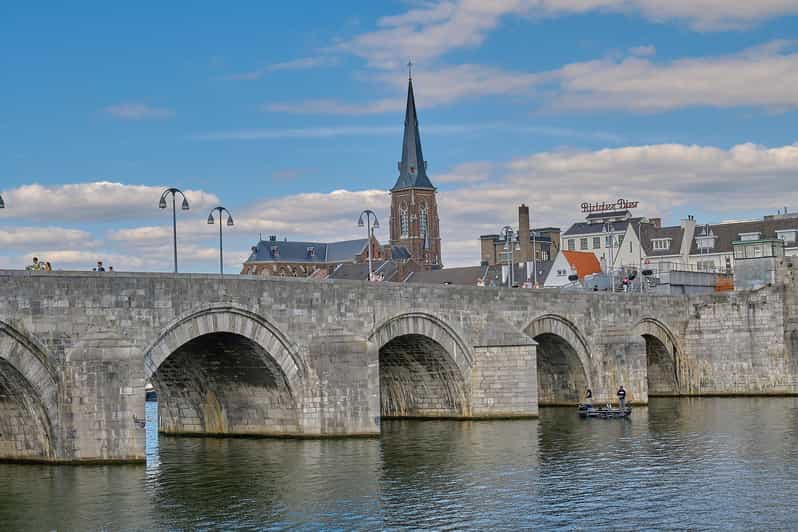 Maastricht: Day trip from Amsterdam with 3 country point - Vaals and the three-country point
