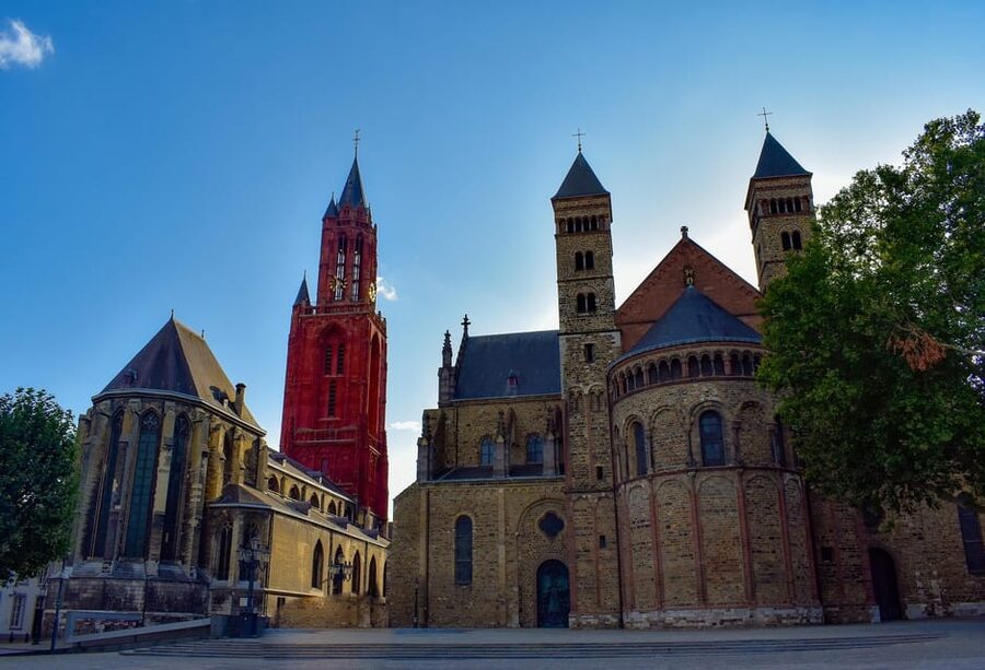 Maastricht: Day trip from Amsterdam with 3 country point - Entering Maastricht through its old gate