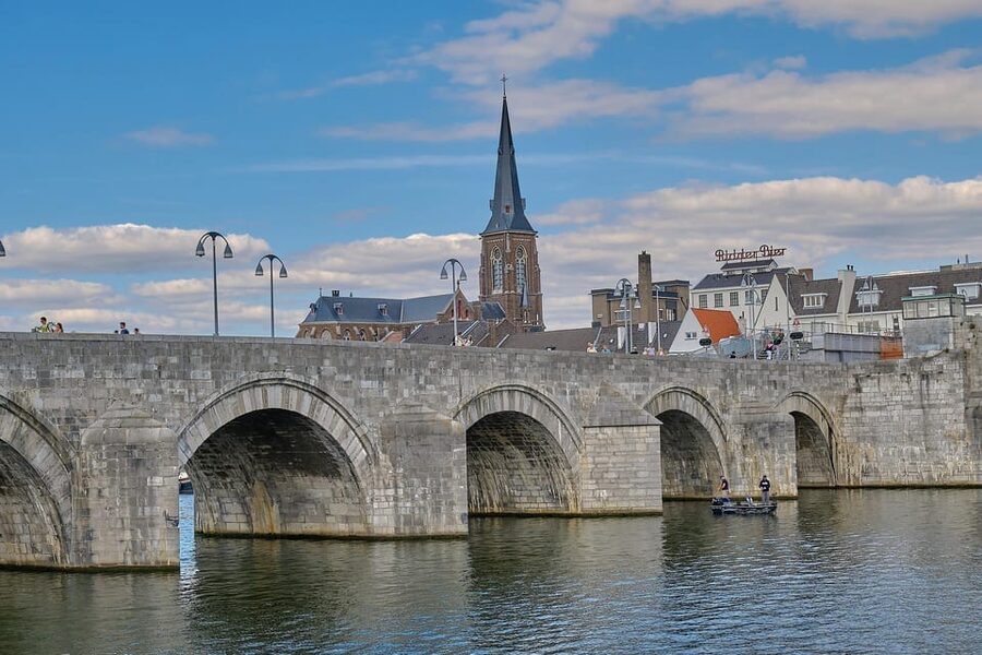 Maastricht: Day trip from Amsterdam with 3 country point - Is $162 a fair price?