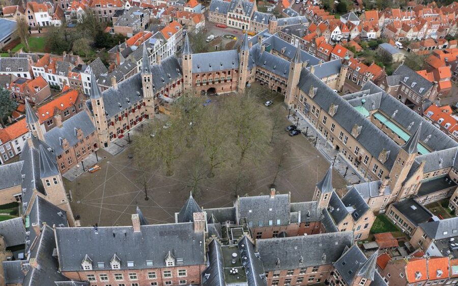 Middelburg: Guided City Walking Tour - The Abbey and the Long John tower