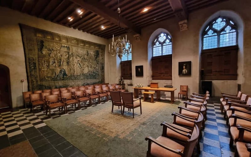 Middelburg: Guided Tour Townhall - Booking flexibility and meeting details