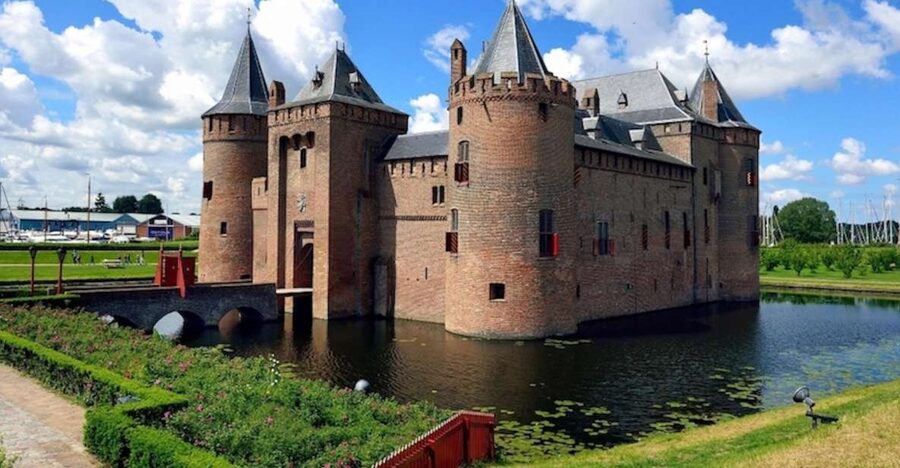 Muiden: Entry Ticket to Muiderslot Castle - Inside the medieval rooms