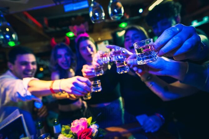 New Year's Eve Pub Crawl With Optional Club Entrance - Midnight at Dam Square with a bottle of bubbly