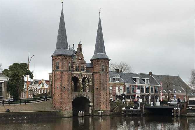 Northern Highlights Tour: visit 4 magnificent places from Amsterdam - Muiderslot, a castle with water on every side