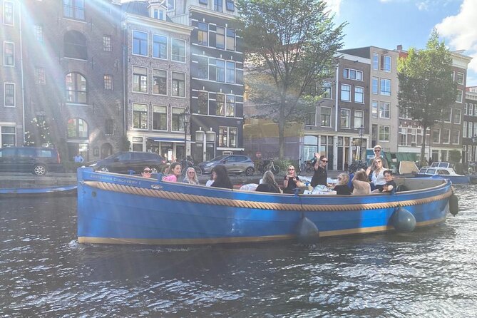 Open Dutch Boat! Silent electric drive. Nice cosy boat ride... - Key details before you book