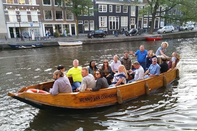 Open Dutch Boat! Silent electric drive. Nice cosy boat ride... - Under the low bridges