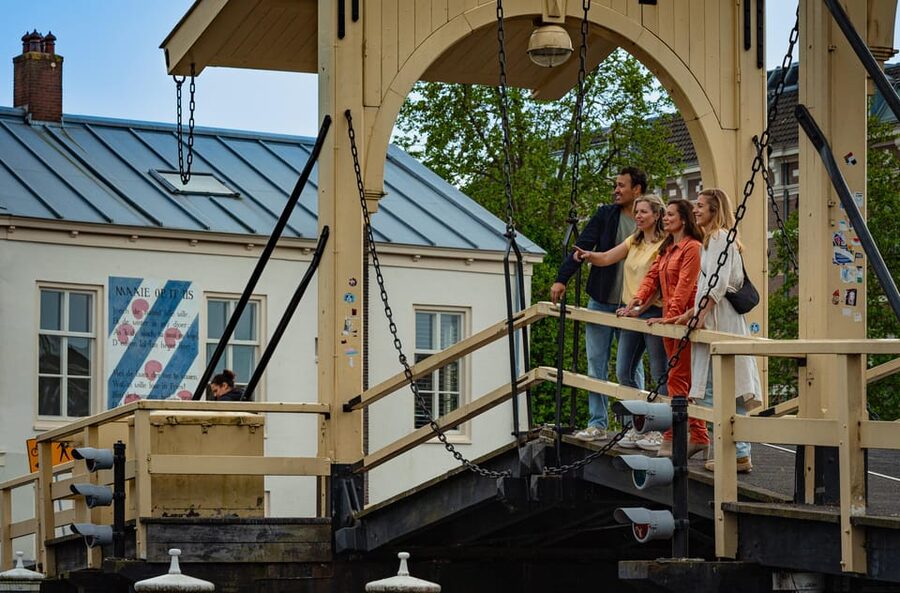 Outside Escape Amsterdam with your friend(s) and have fun! - Who will enjoy this Amsterdam game most?