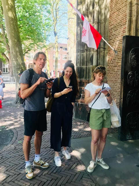Outside Escape Amsterdam with your friend(s) and have fun! - Smartphone setup and support during the walk