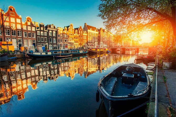 Panoramic Private City Tour in Amsterdam - The flower market and a practical souvenir stop