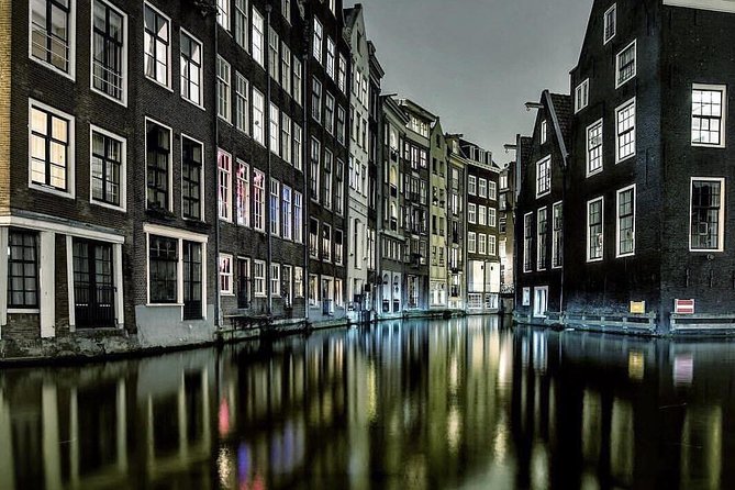 Private Amsterdam Bike Tour with a local guide (also for families) - Dam Square and Damstraat, the city’s starting point